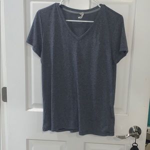Like new under armour v neck tee
